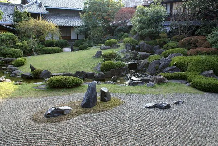 Тишина и покой японского сада помогают отстраниться от повседневных дел