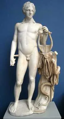 Римская статуя бога Аполлона, который первоначально был в греческим пантеоне