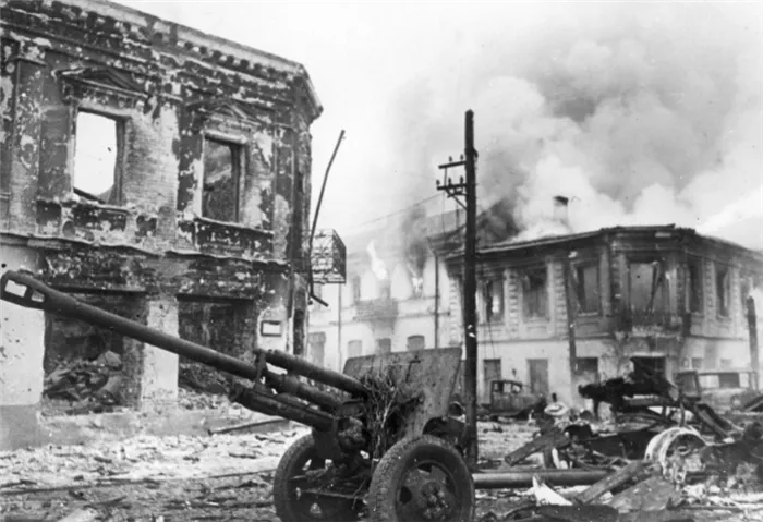 Советская 76,2-мм пушка ЗиС-3 захваченная немецкими войсками в Житомире
