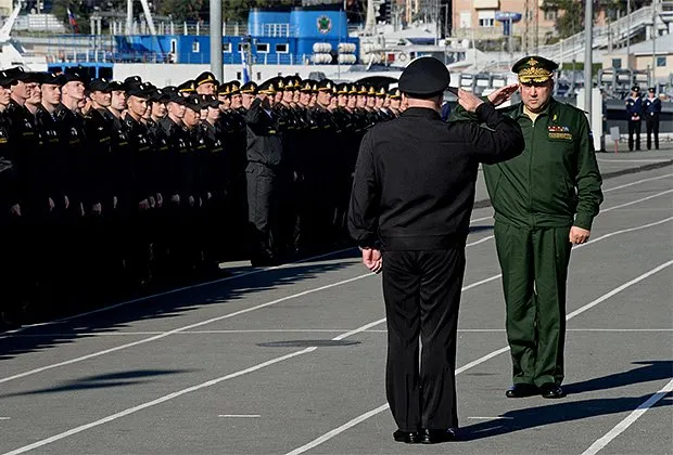 Командующий войсками ВВО генерал-полковник Сергей Суровикин (справа)