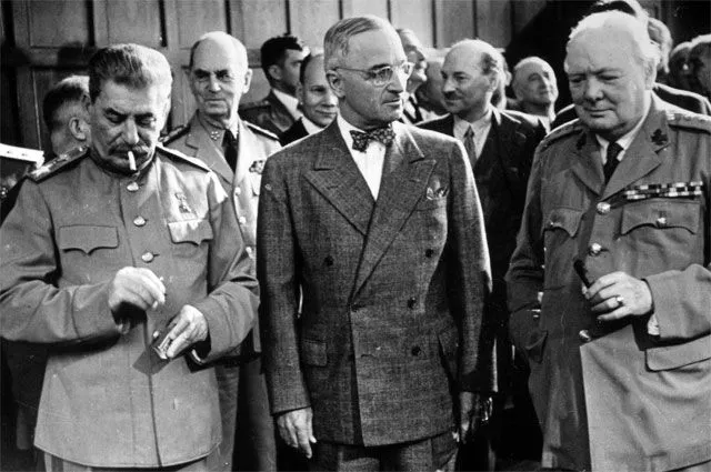 Участники Потсдамской конференции: Иосиф Сталин, Гарри Трумэн, Уинстон Черчилль.