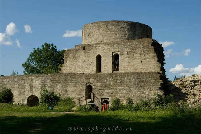 Крепость Копорье, Средняя башня