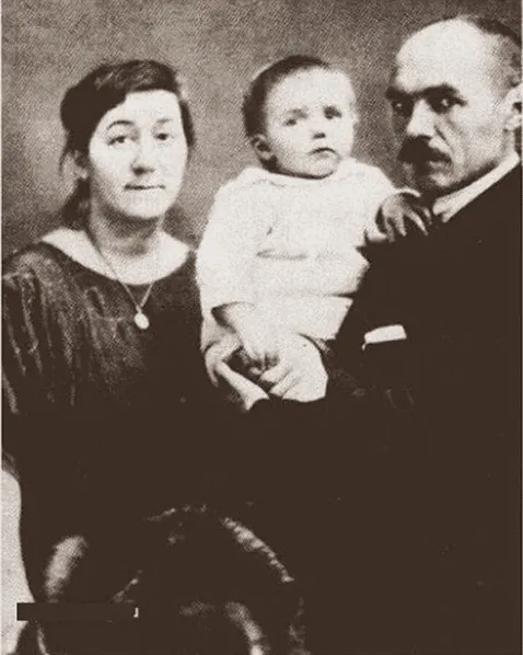 Кузьма Петров-Водкин с семьей