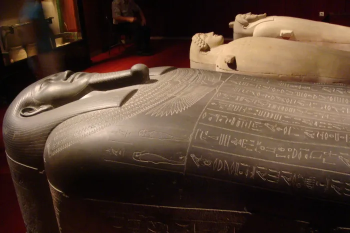 Самые таинственные древние саркофаги.