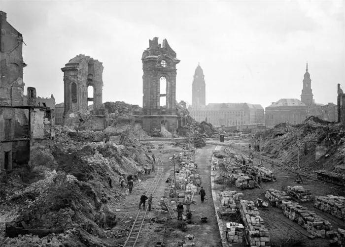 Разрушения Второй мировой войны 