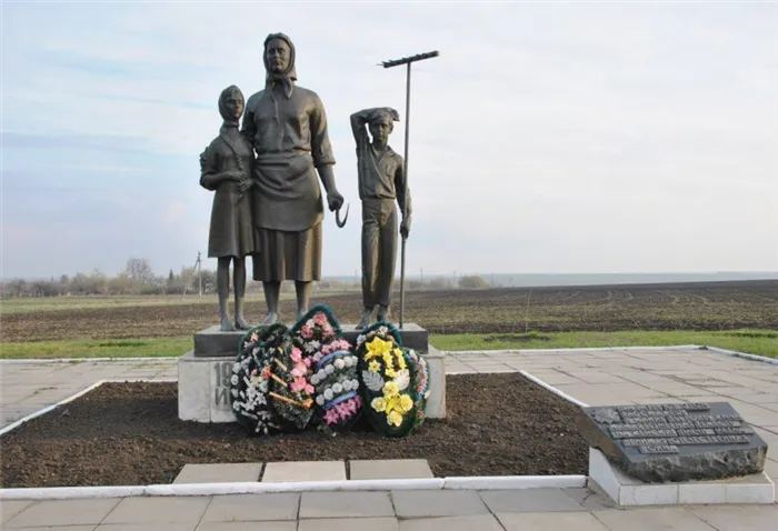 Памятник Вдове и матери солдата