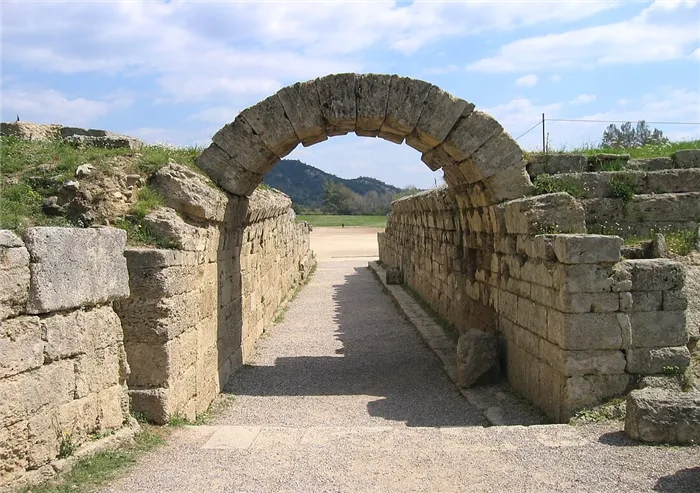 Арка древнего стадиона