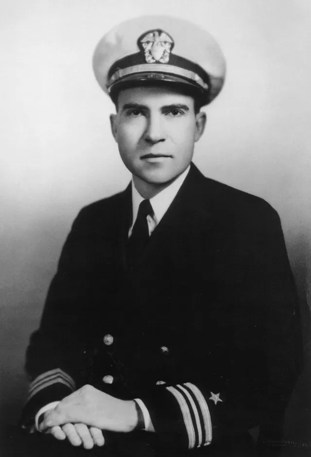 Лейтенант-коммандер Ричард Никсон на службе в рядах Военно-морских сил ВС США. 1945 г.