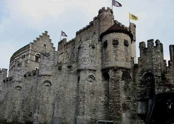 Средневековый романский замок