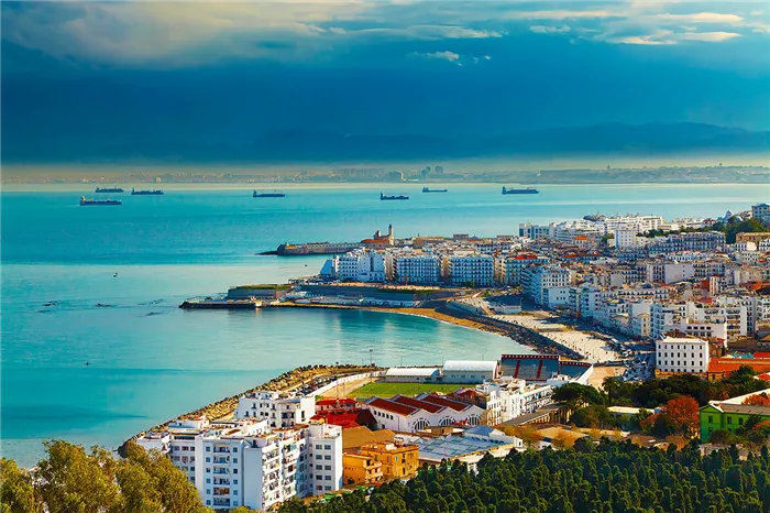 Алжир — столица и крупнейший город государства Алжир