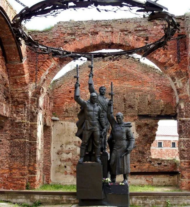 Памятник защитникам крепости