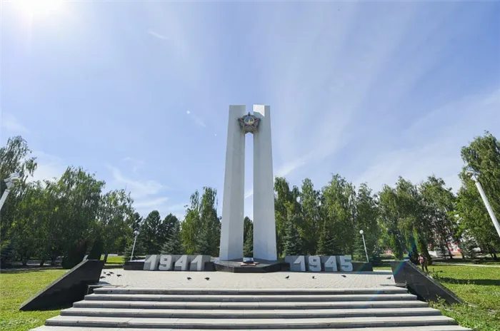 Монумент защитникам родины