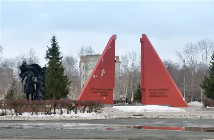 Петропавловск. Памятник Абаю и Пушк