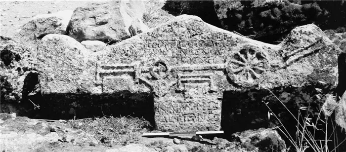 Рельеф на саркофаге из Иераполиса (Ritti 2007)