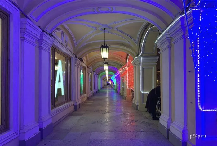 Невская линия Гостиного двора, второй этаж новый год