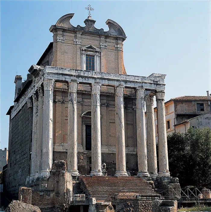 Храм Антонина Пия