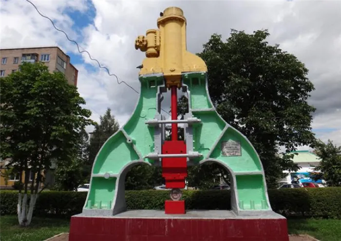 Памятник ступинским кузнецам-металлургам