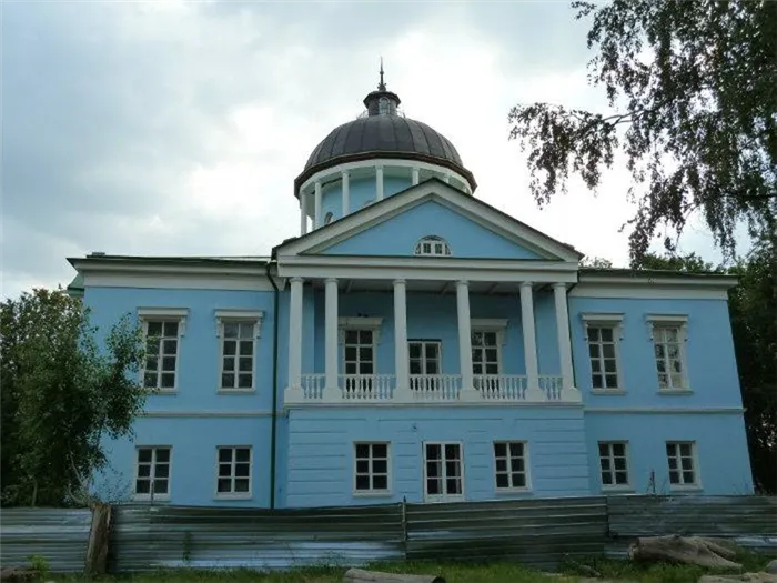 Главный дом усадьбы Петровское