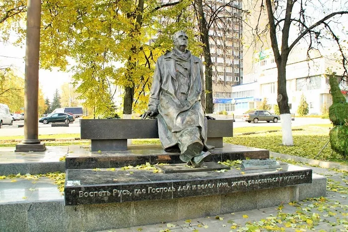Памятник Свиридову в Курске