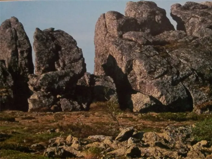 Печоро илычский заповедник богат на достопримечательности, среди которых - хребет Торепореиз