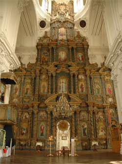 деревянный иконостас, сделанный по проекту архитектора Растрелли.