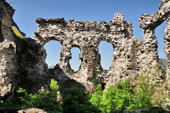 Руины Середнянского замка