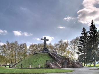 Памятник на братской могиле российских солдат